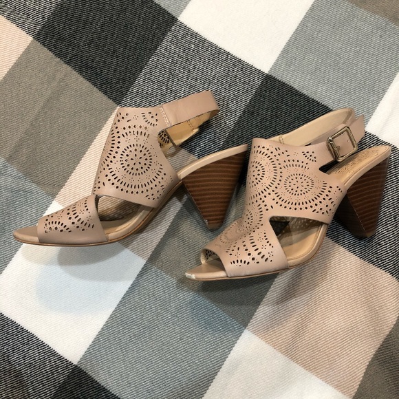 Vince Camuto Nude Open Toe Heels Size 8 - Picture 6 of 8
